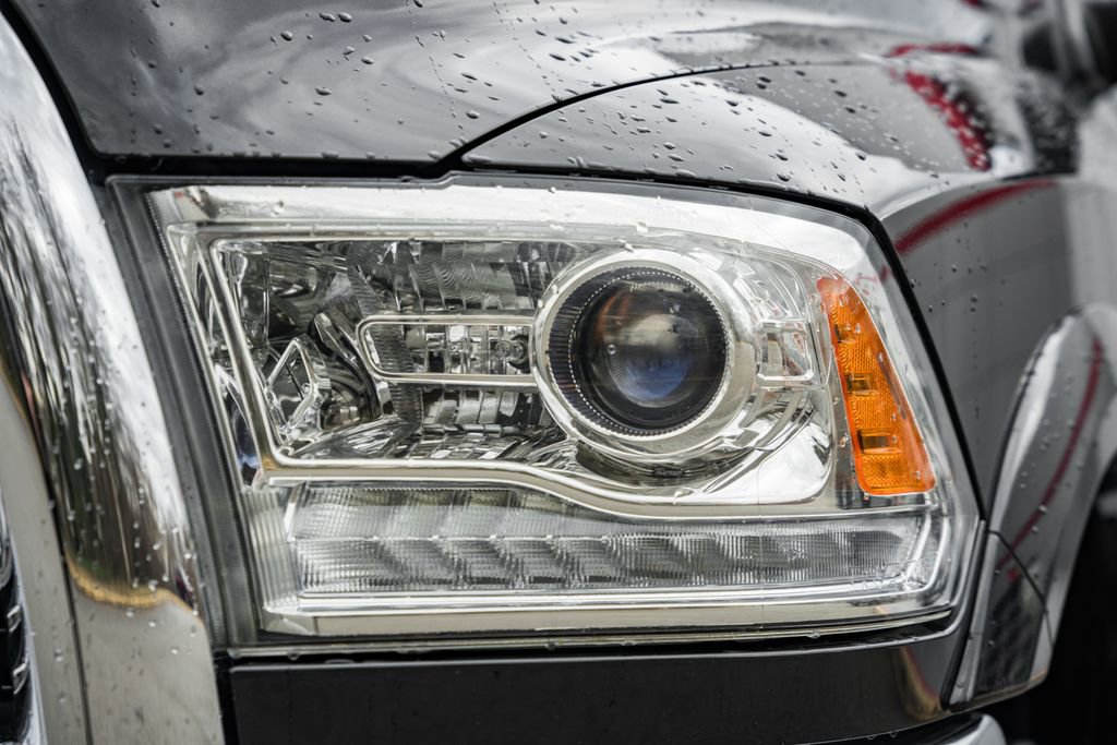 Used 2018 RAM 3500 Laramie Longhorn image 17