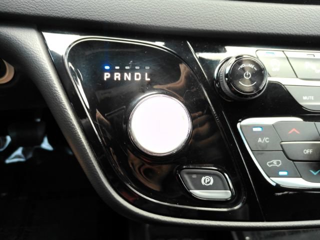 Used 2025 Chrysler Pacifica Select FWD image 45