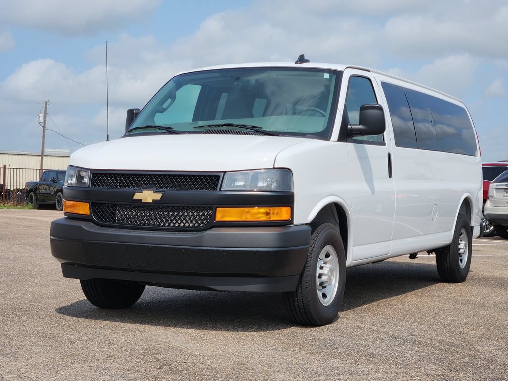 Used 2025 Chevrolet Express 3500 LS RWD image 3
