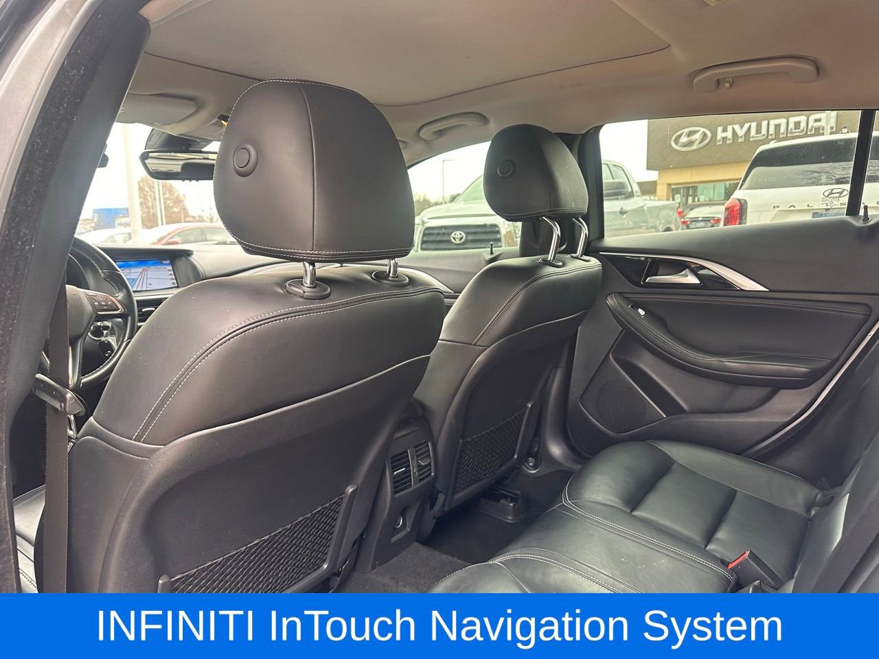 Used 2018 INFINITI QX30 Premium w/ Navigation Package image 16