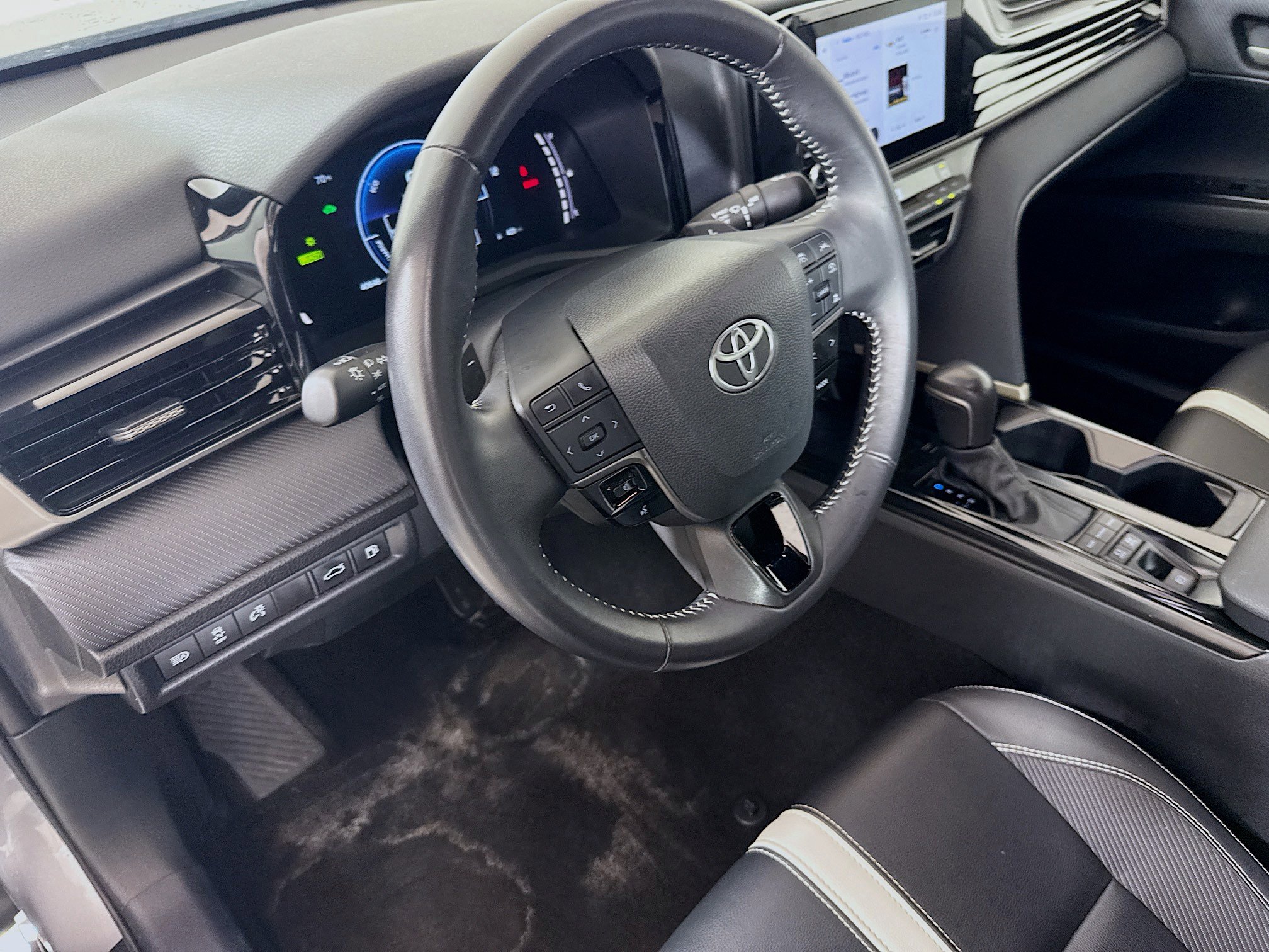 Used 2025 Toyota Camry SE image 9