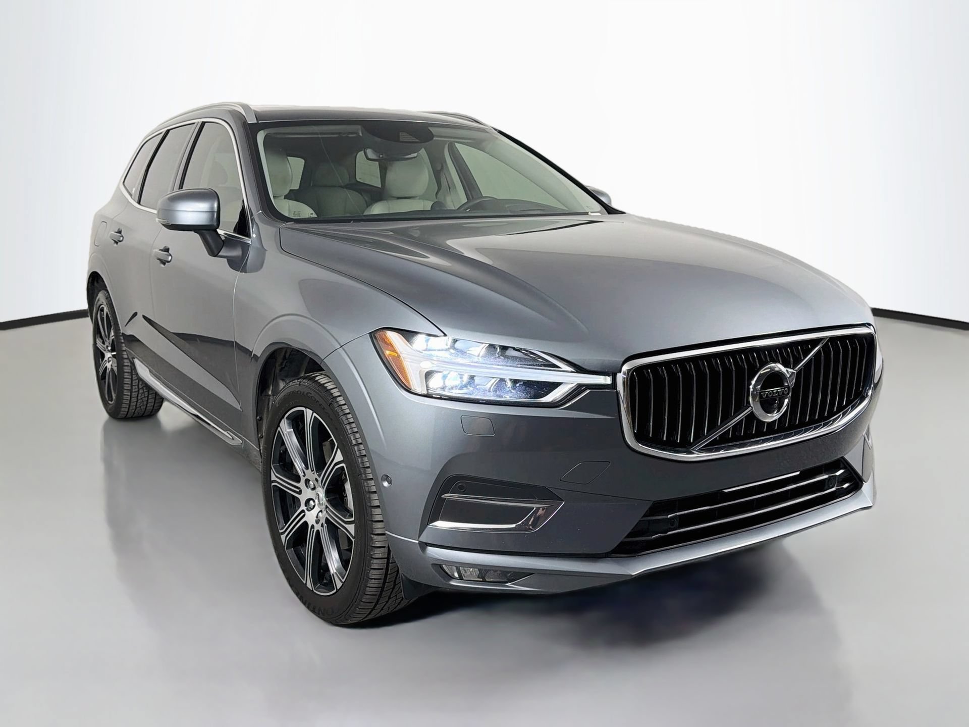 Used 2019 Volvo XC60 T5 Inscription w/ Protection Package FWD image 3