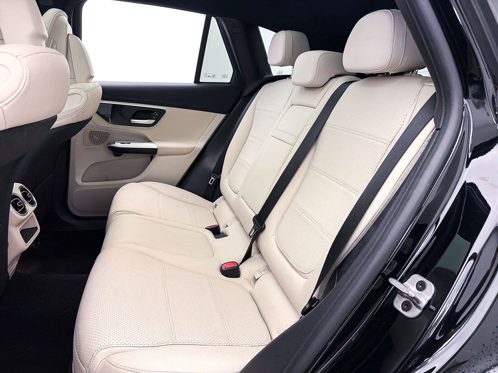 Used 2024 Mercedes-Benz GLC 300 4MATIC image 39