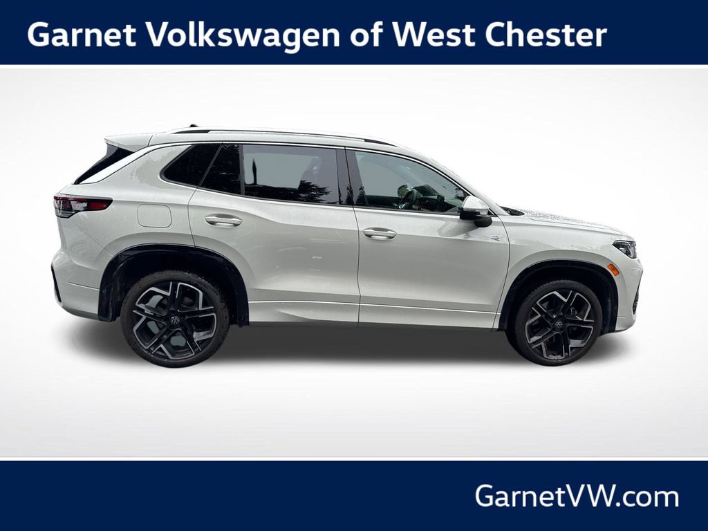Used 2025 Volkswagen Tiguan SEL R-Line AWD/4WD image 6