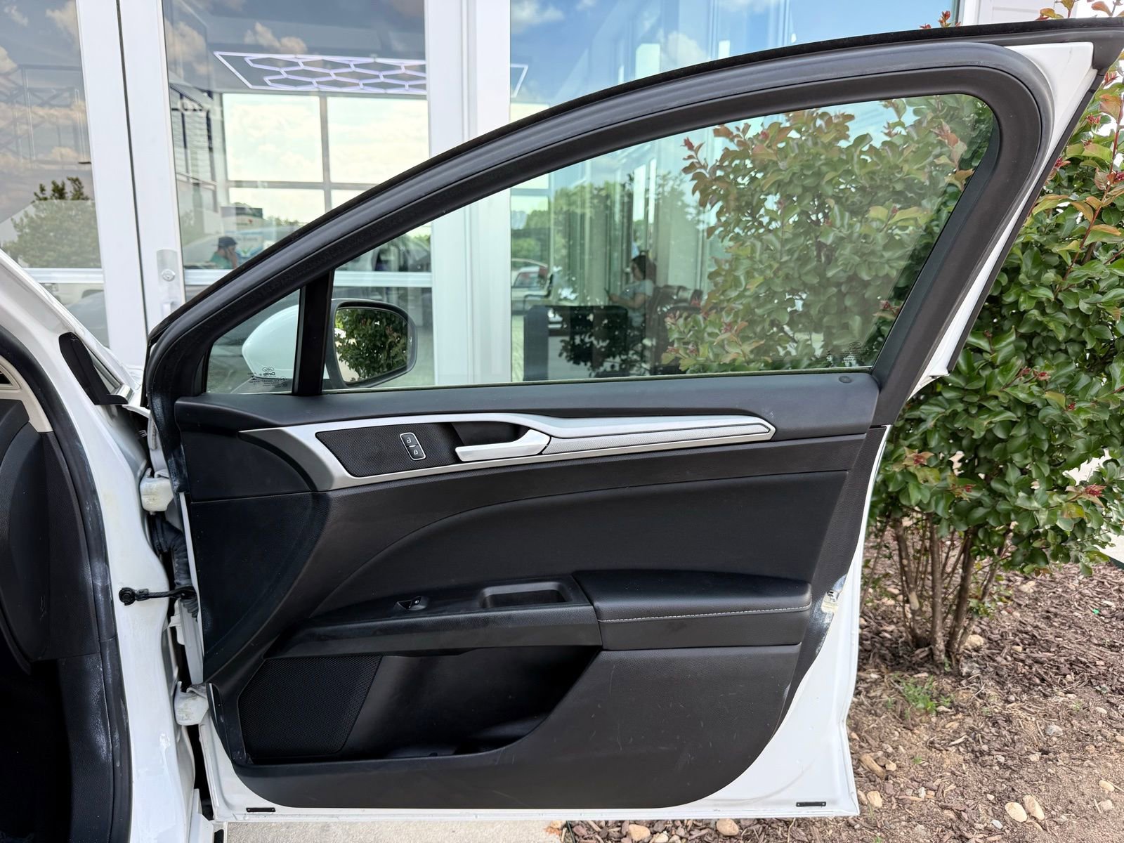 Used 2019 Ford Fusion SE FWD image 16