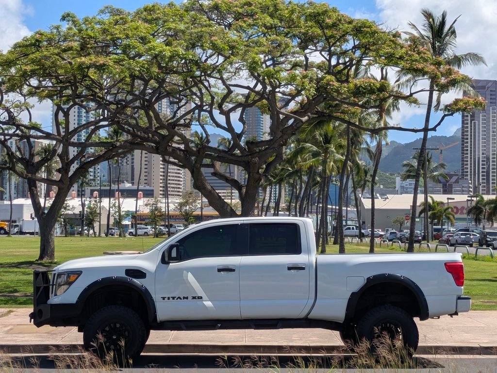 Used 2019 Nissan Titan SV w/ SV Convenience Package AWD/4WD image 2