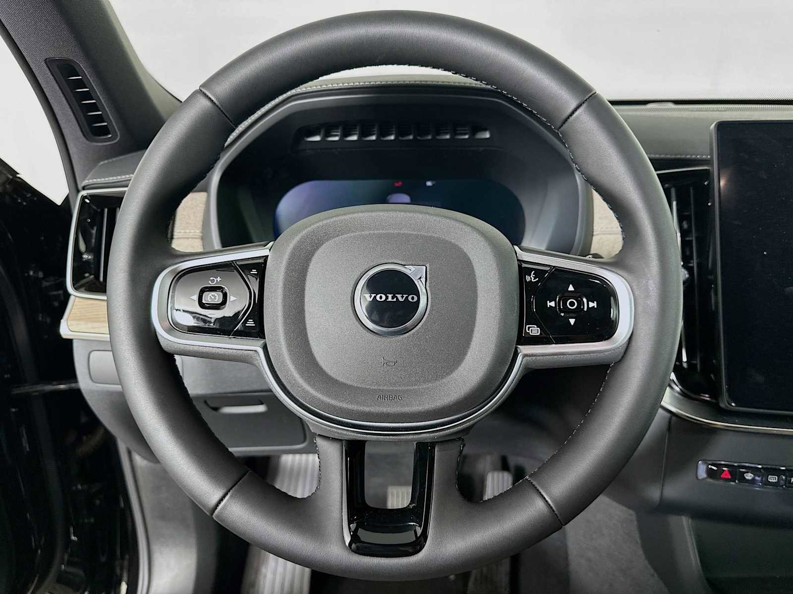 New 2025 Volvo XC90 T8 Plus w/ Protection Package Premier image 11