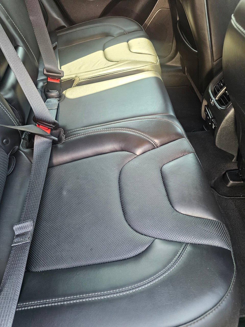 Used 2019 Jeep Cherokee Limited AWD/4WD image 12