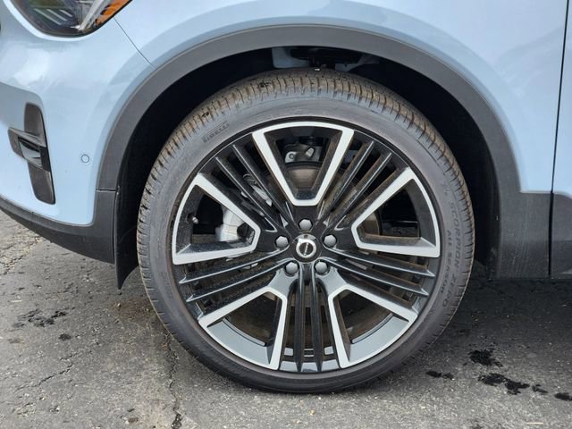 Used 2025 Volvo XC40 B5 Ultra w/ Climate Package image 13