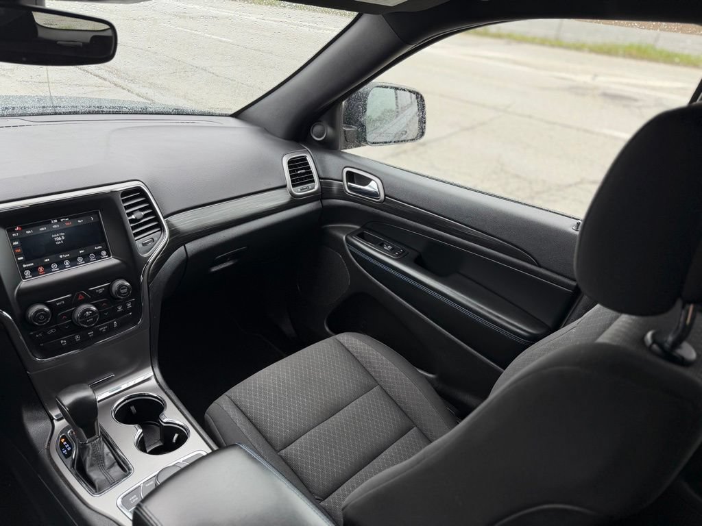 Used 2019 Jeep Grand Cherokee Laredo AWD/4WD image 13