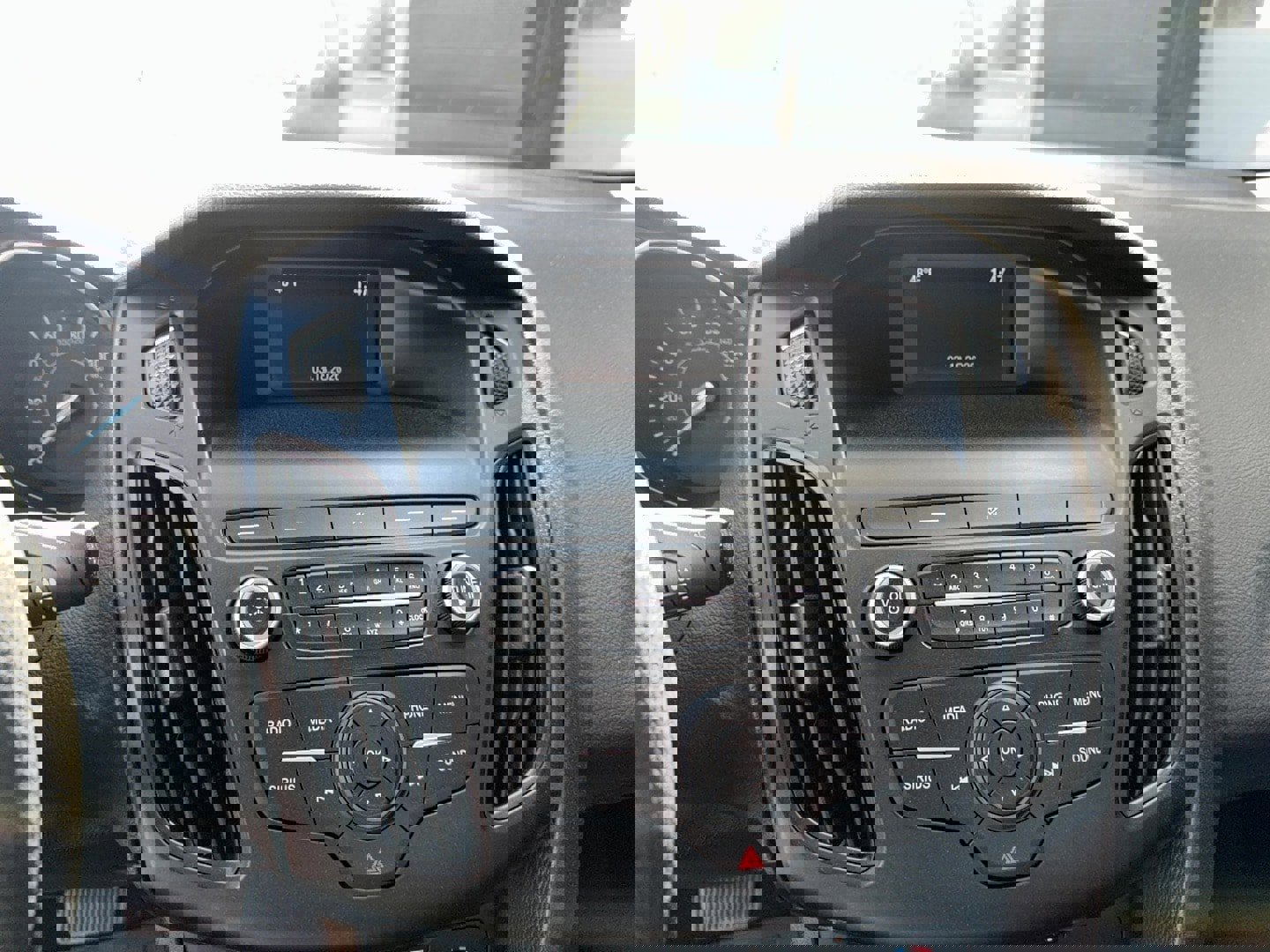 Used 2018 Ford Focus SE FWD image 11