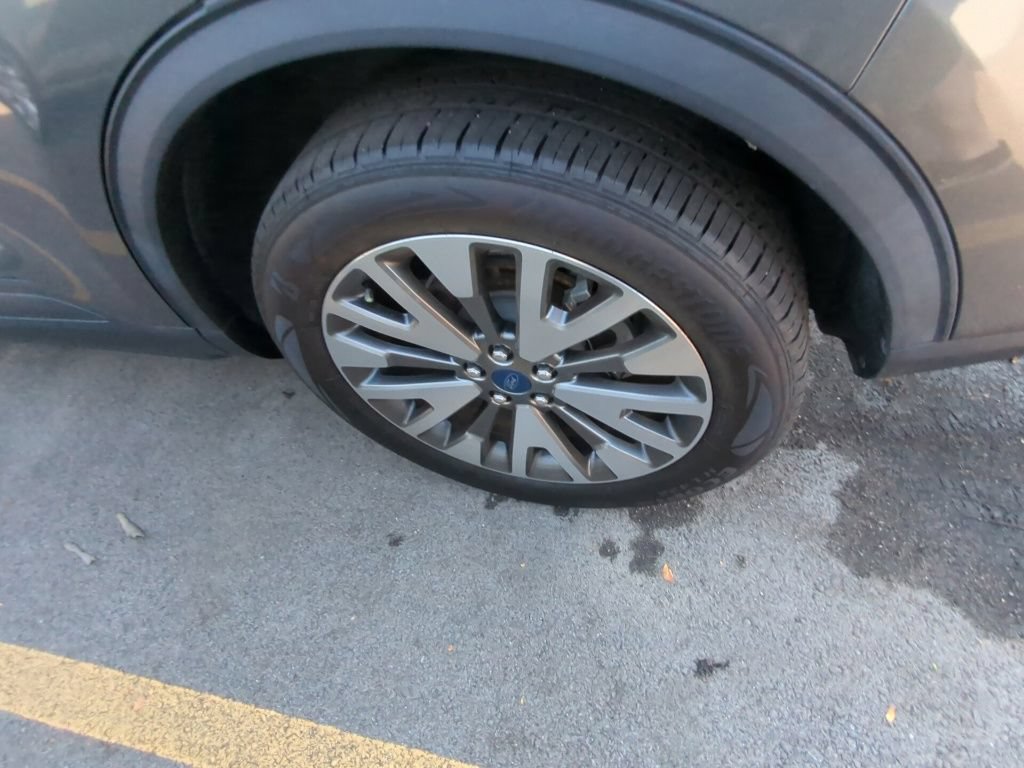 Used 2022 Ford Escape Titanium FWD image 5