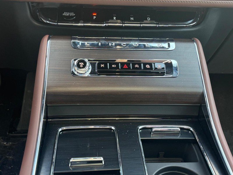 New 2027 Lincoln Aviator Reserve w/ Jet Appearance Package AWD/4WD image 15