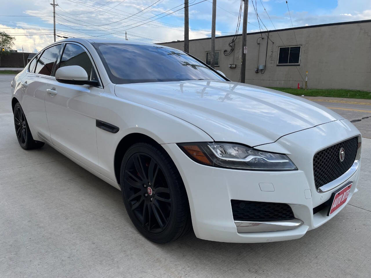 Used 2016 Jaguar XF Prestige image 3