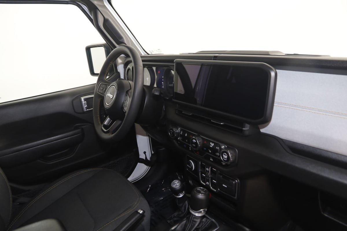 Used 2024 Jeep Wrangler Unlimited w/ Convenience Group AWD/4WD image 37