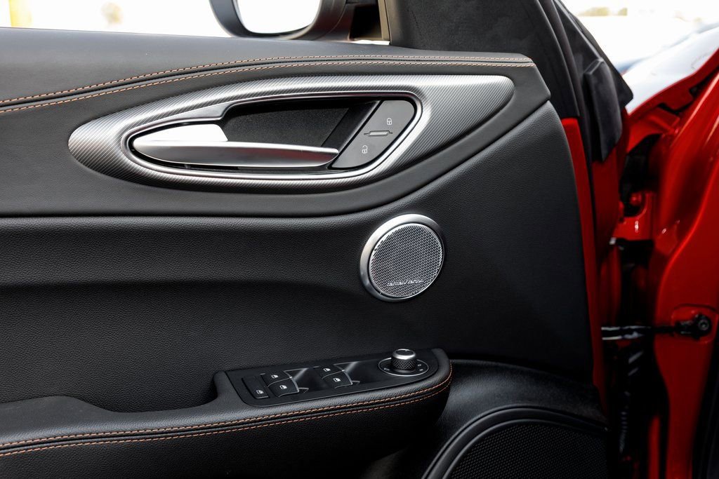 New 2025 Alfa Romeo Giulia AWD w/ Driving Assist Package image 28