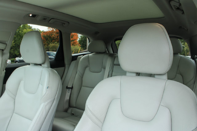 Used 2018 Volvo XC60 T6 Momentum w/ Convenience Package AWD/4WD image 15