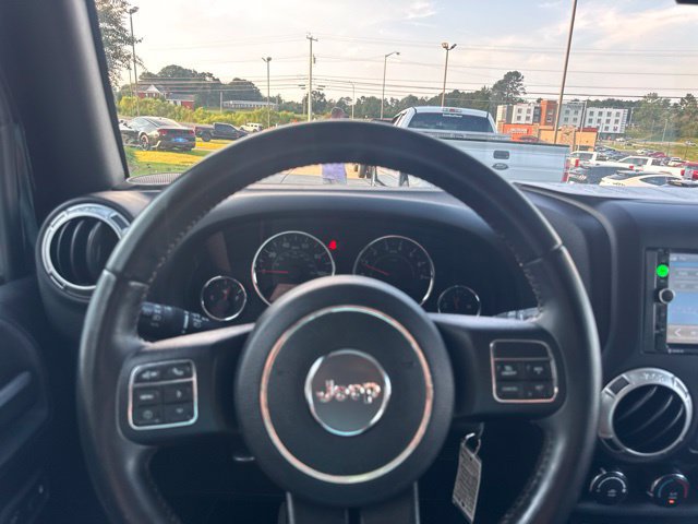 Used 2017 Jeep Wrangler Unlimited Sahara w/ Connectivity Group AWD/4WD image 19