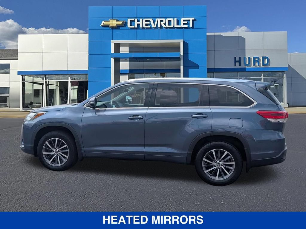 Used 2018 Toyota Highlander XLE w/ Carpet Mat Package (TMS) AWD/4WD image 7