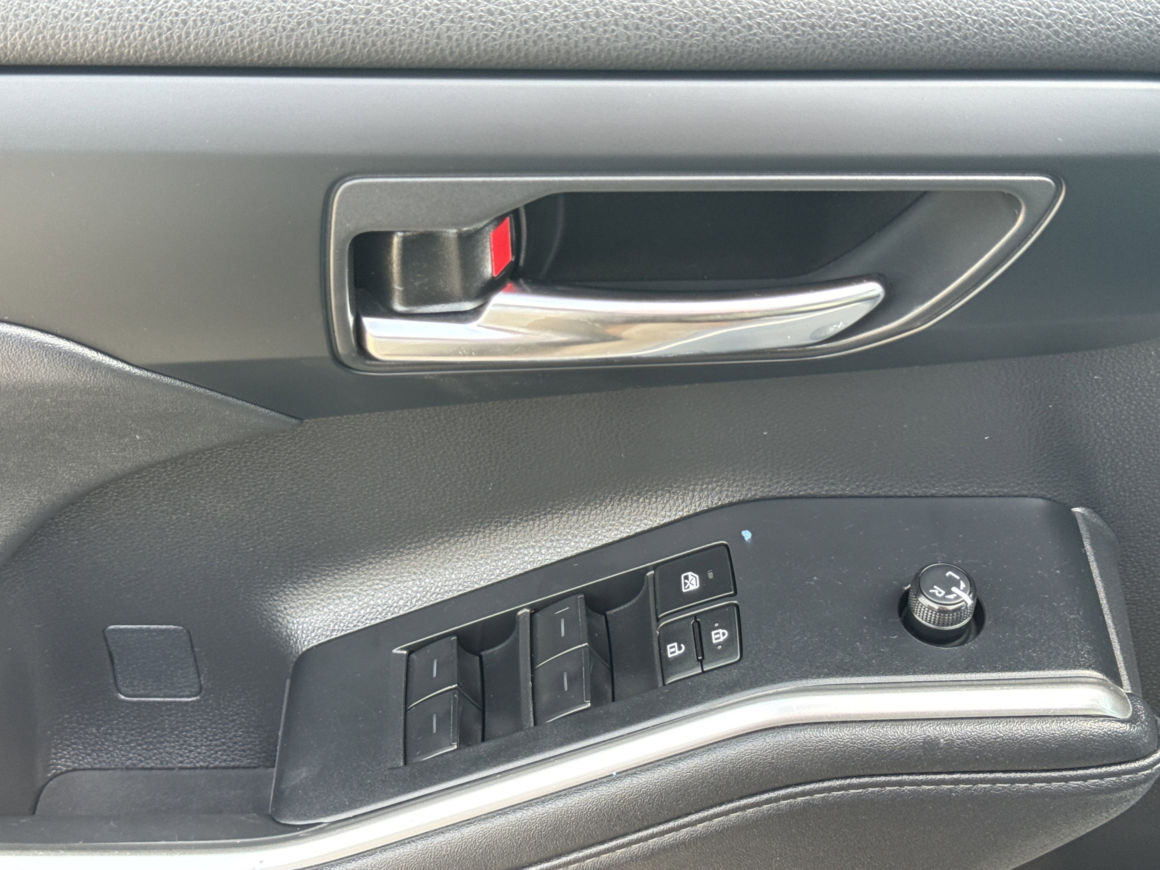 Used 2024 Toyota Highlander LE image 26