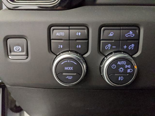 Used 2025 GMC Sierra 2500 AT4 w/ AT4 Premium Plus Package AWD/4WD image 16