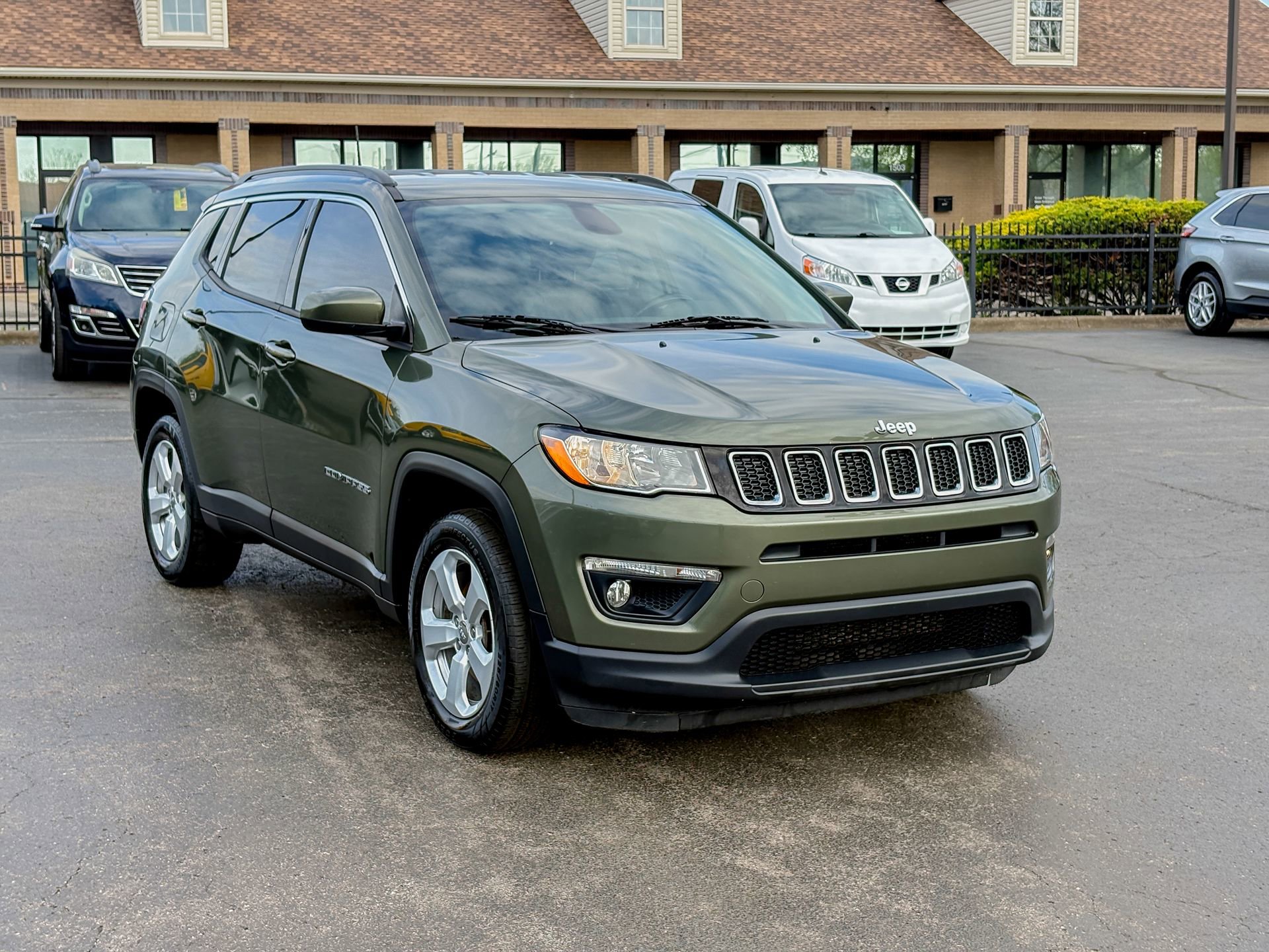 Used 2018 Jeep Compass Latitude w/ Popular Equipment Group FWD image 15