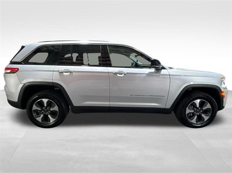Used 2023 Jeep Grand Cherokee 4WD 4xe image 4