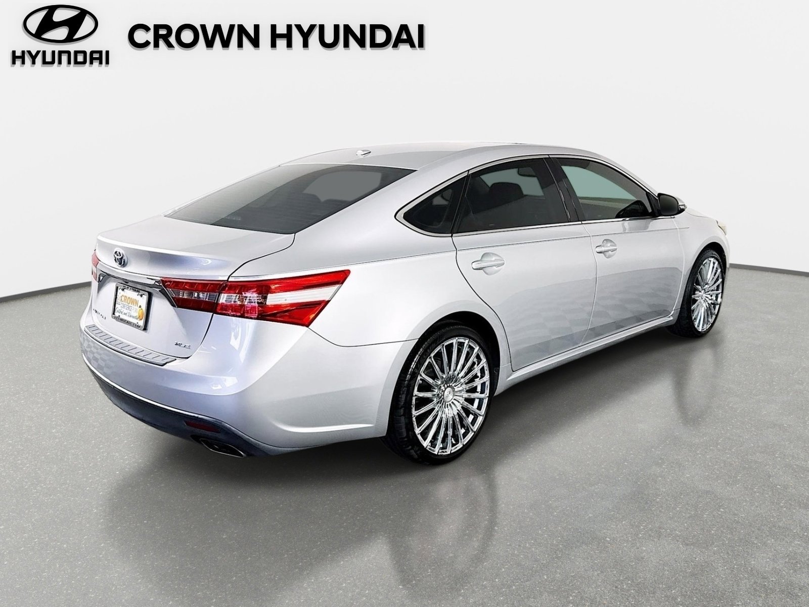 Used 2014 Toyota Avalon XLE Touring FWD image 5