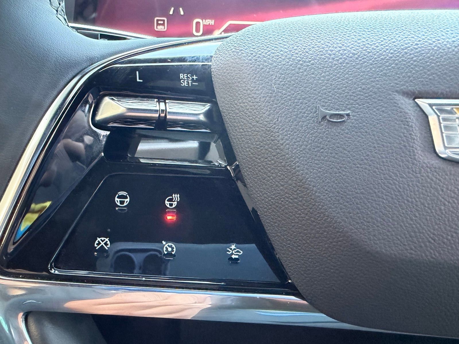 Used 2025 Cadillac Escalade ESV Sport w/ Touring Package image 11