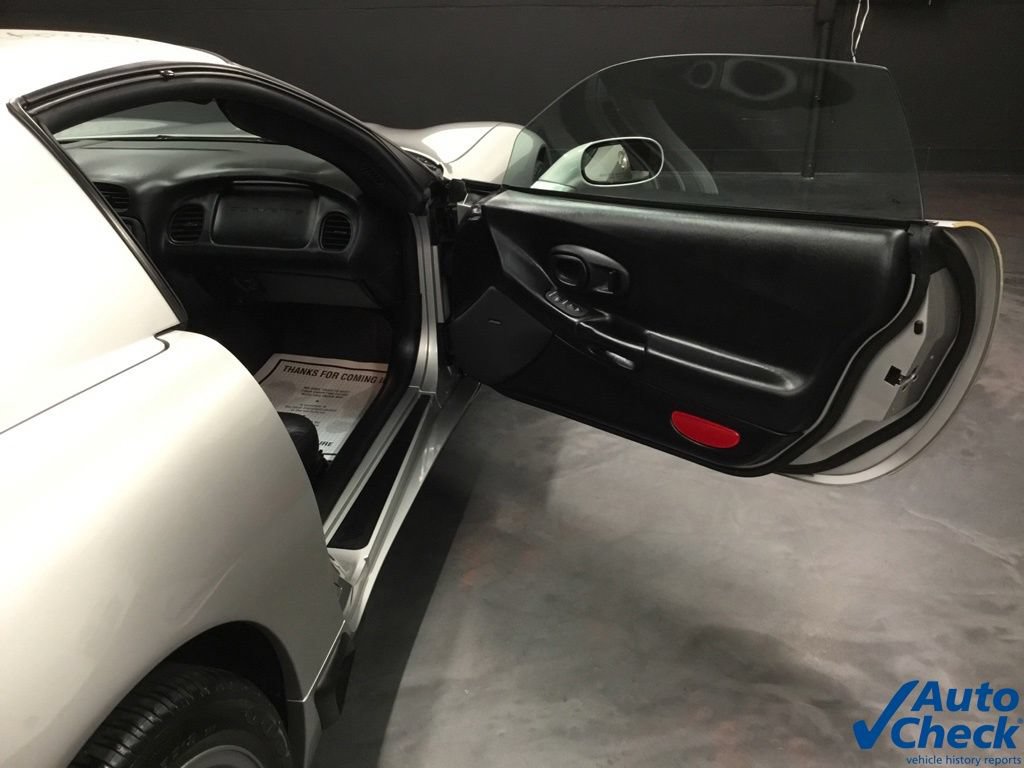 Used 2004 Chevrolet Corvette Z06 w/ Memory Package RWD image 25