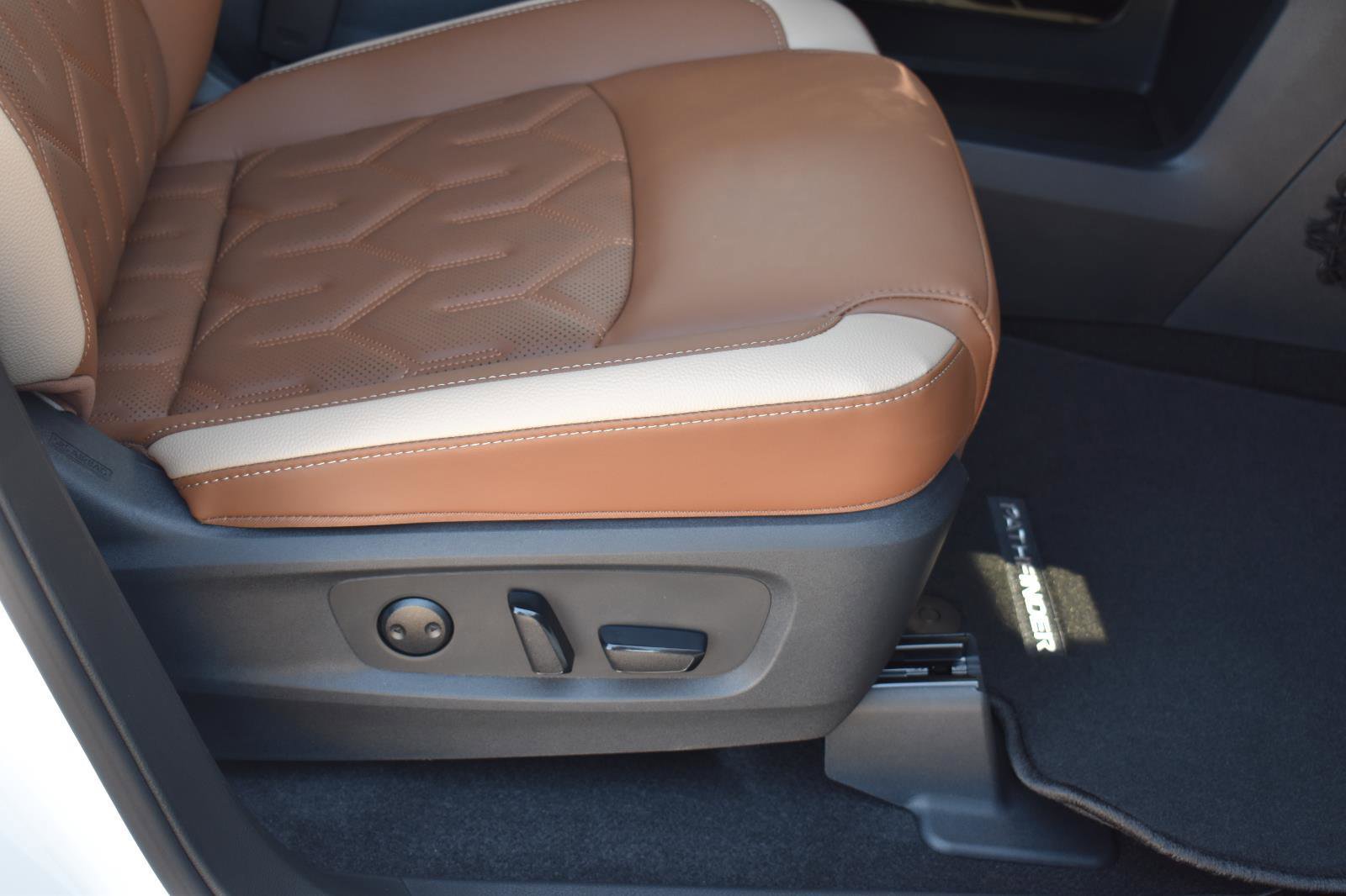 New 2026 Nissan Pathfinder Platinum image 74