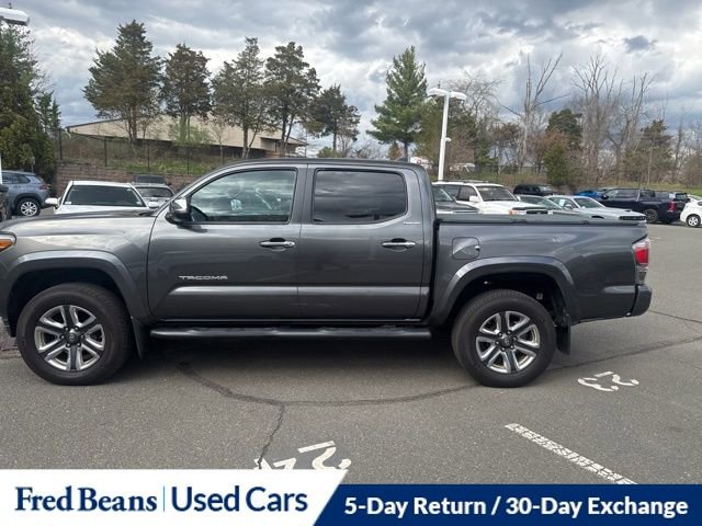Used 2016 Toyota Tacoma Limited w/ Towing Package image 14