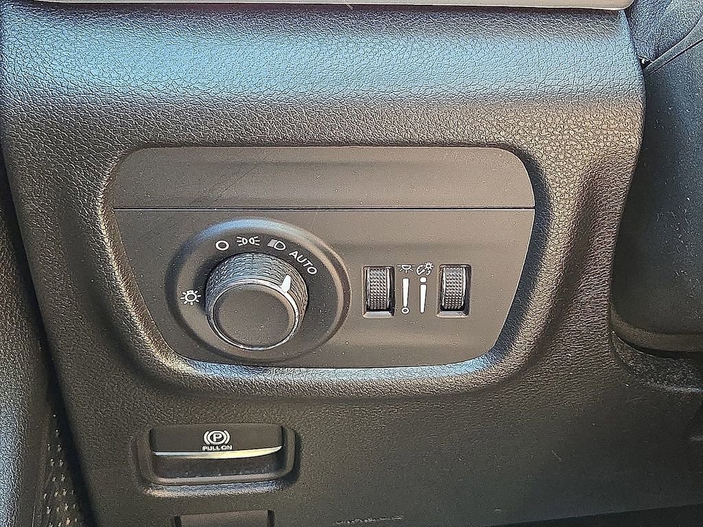 Used 2023 Jeep Grand Cherokee Altitude RWD image 25
