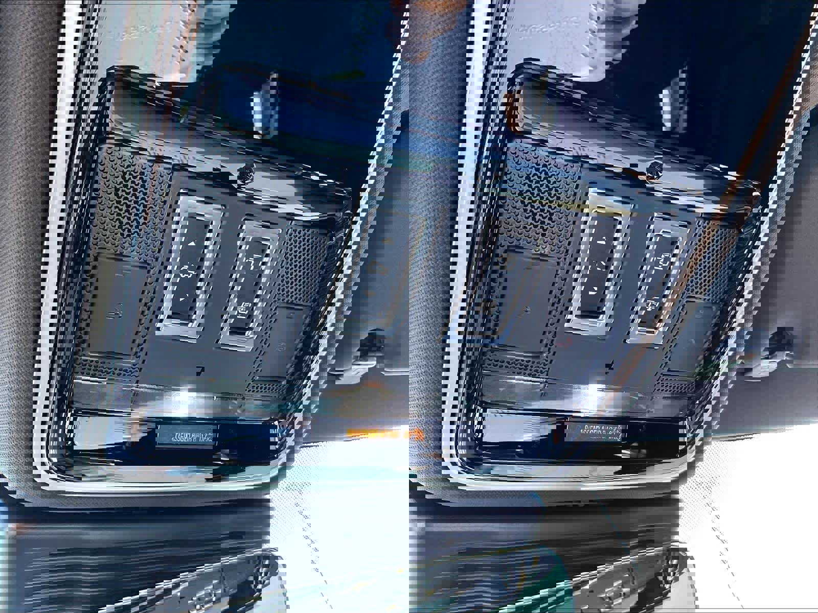 Used 2026 Land Rover Range Rover Velar Dynamic SE image 38