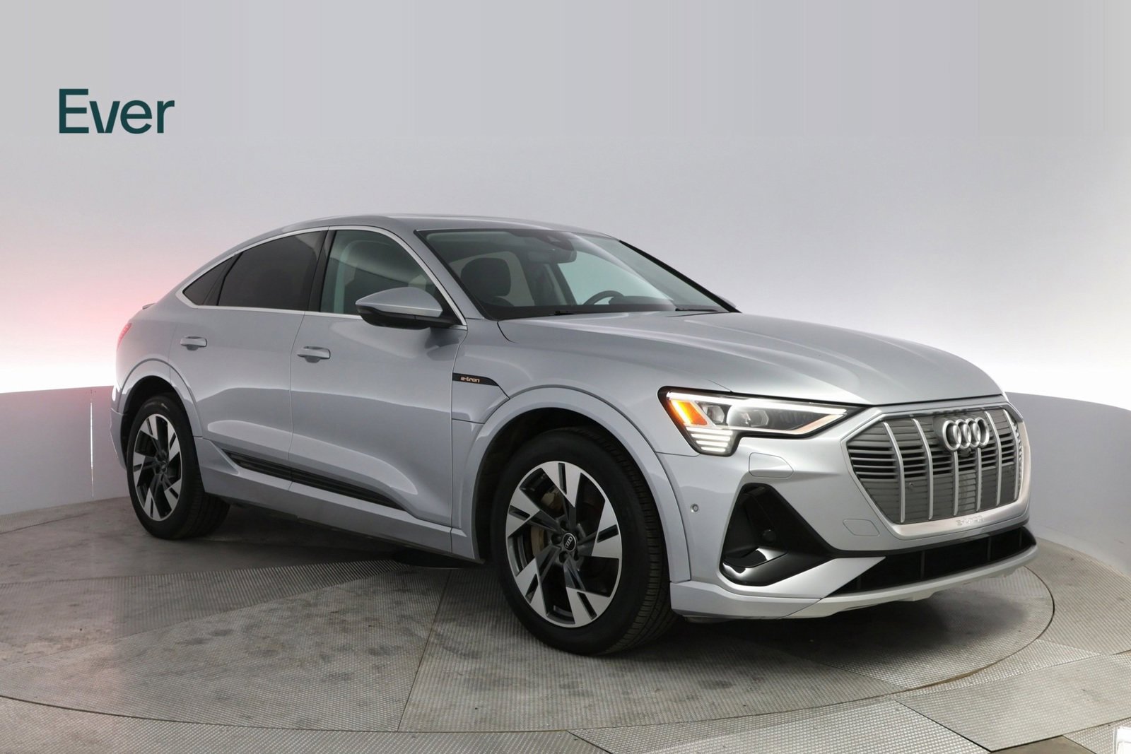 Used 2022 Audi e-tron Premium Plus image 4