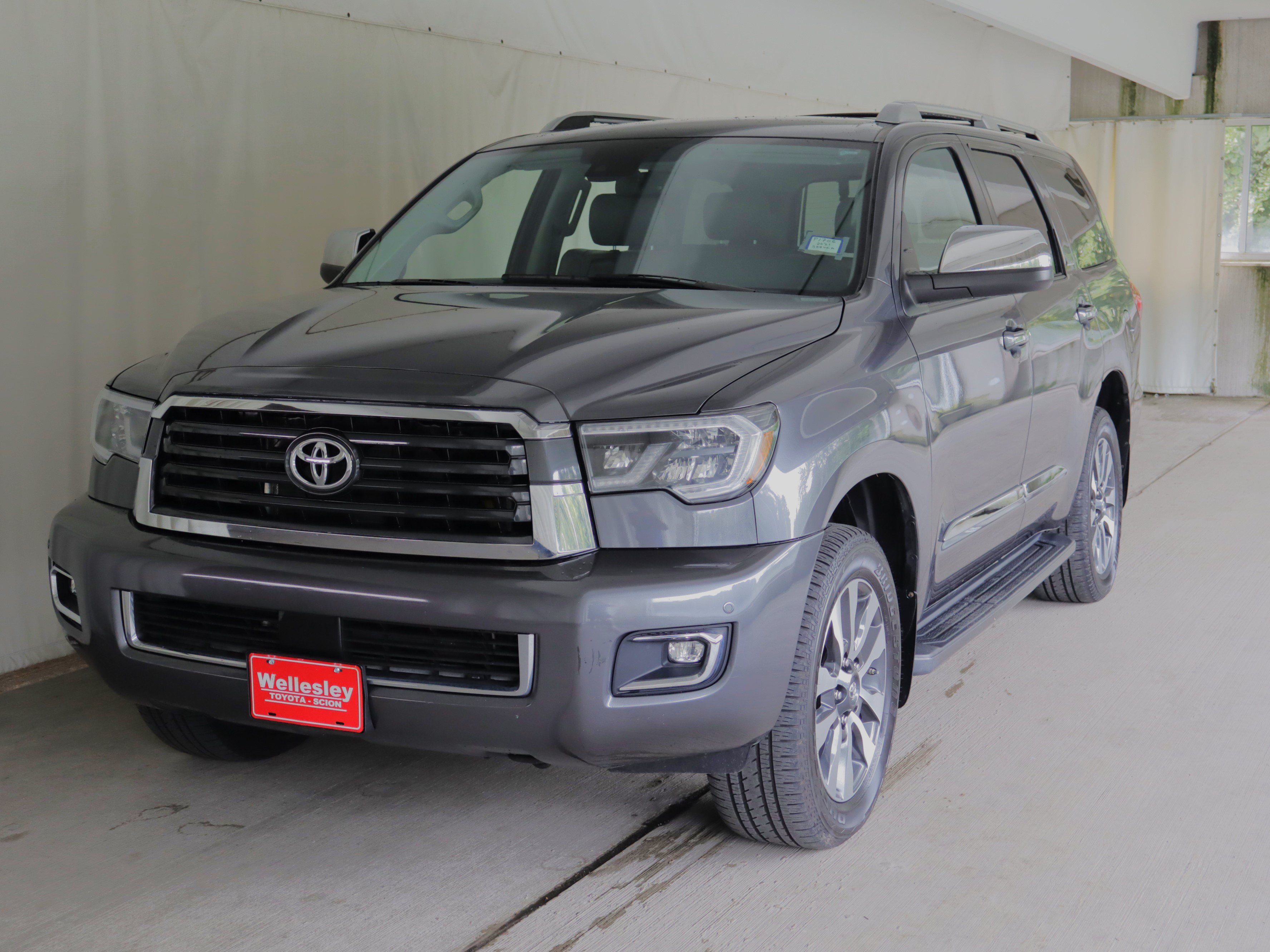 Used 2021 Toyota Sequoia Limited w/ Safety & Convenience Package AWD/4WD image 28