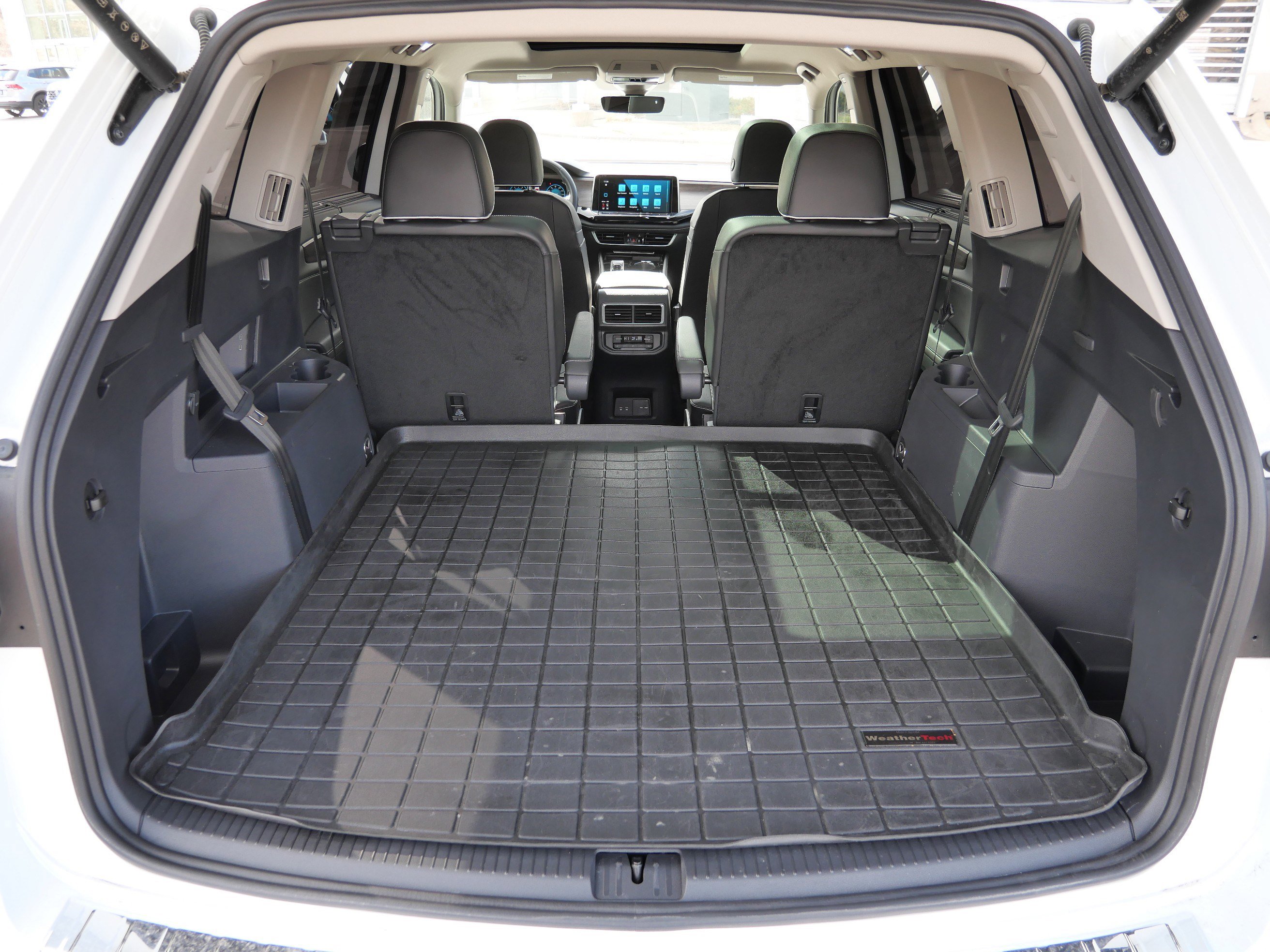 Certified 2024 Volkswagen Atlas SEL Premium R-Line image 18