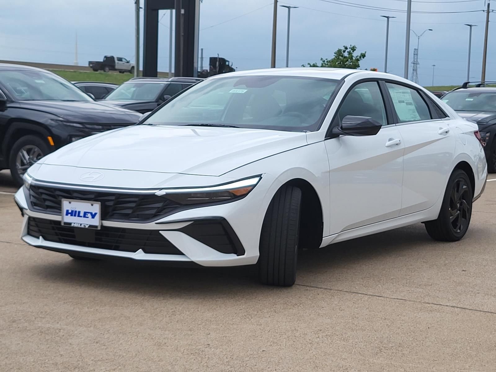 New 2026 Hyundai Elantra SEL Sport Premium FWD image 2