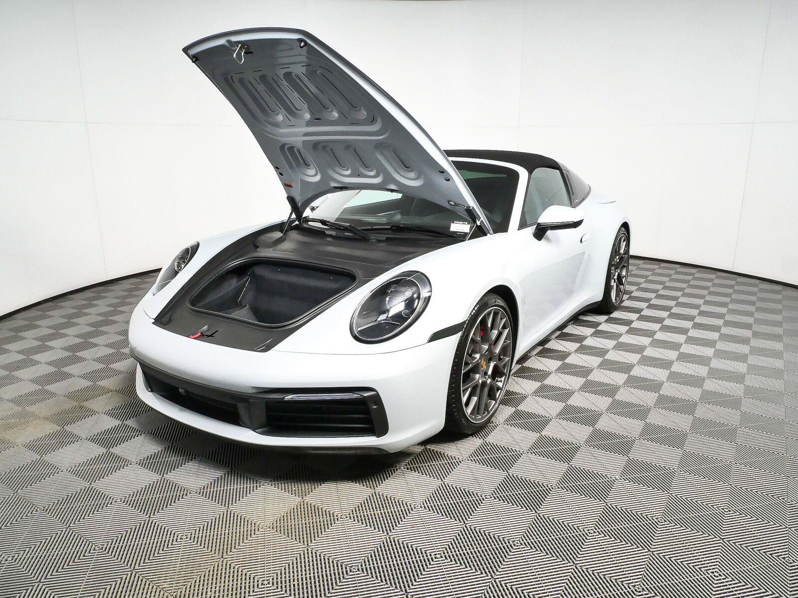 Certified 2024 Porsche 911 Targa 4S w/ Premium Package AWD/4WD image 29