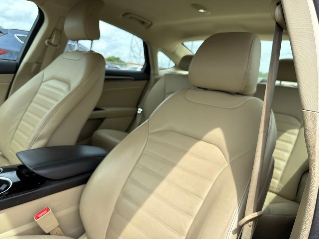 Used 2016 Ford Fusion SE w/ Equipment Group 202A FWD image 18