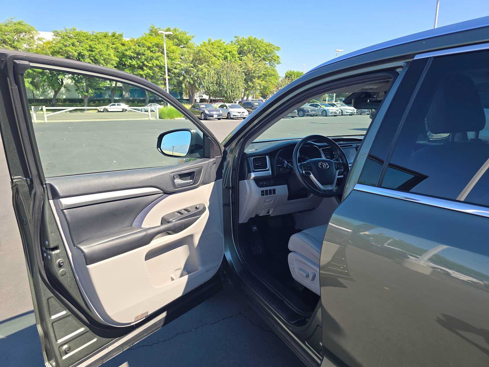 Certified 2019 Toyota Highlander XLE w/ Carpet Mat Package (TMS) AWD/4WD image 21