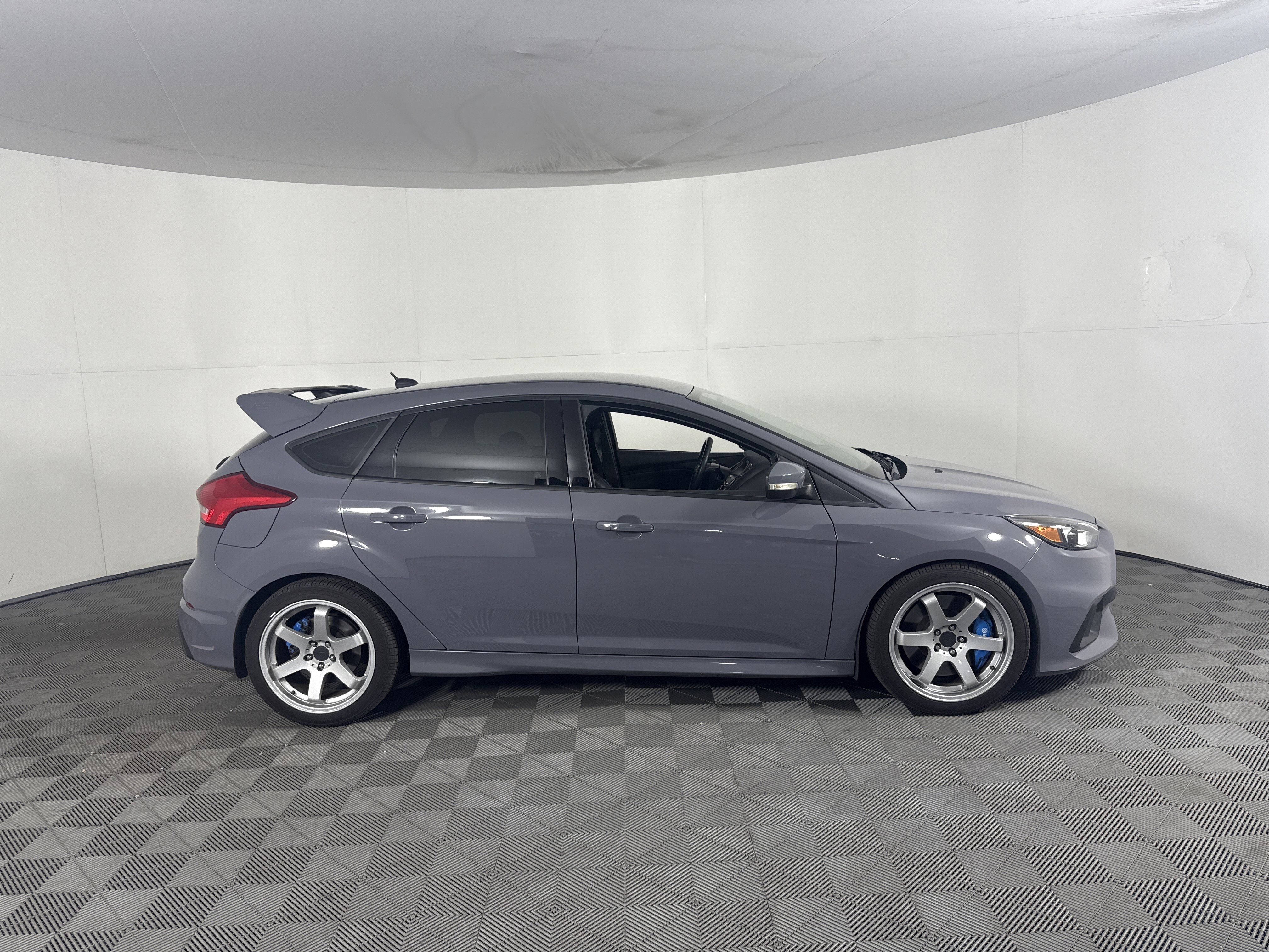 Used 2017 Ford Focus RS AWD/4WD image 3