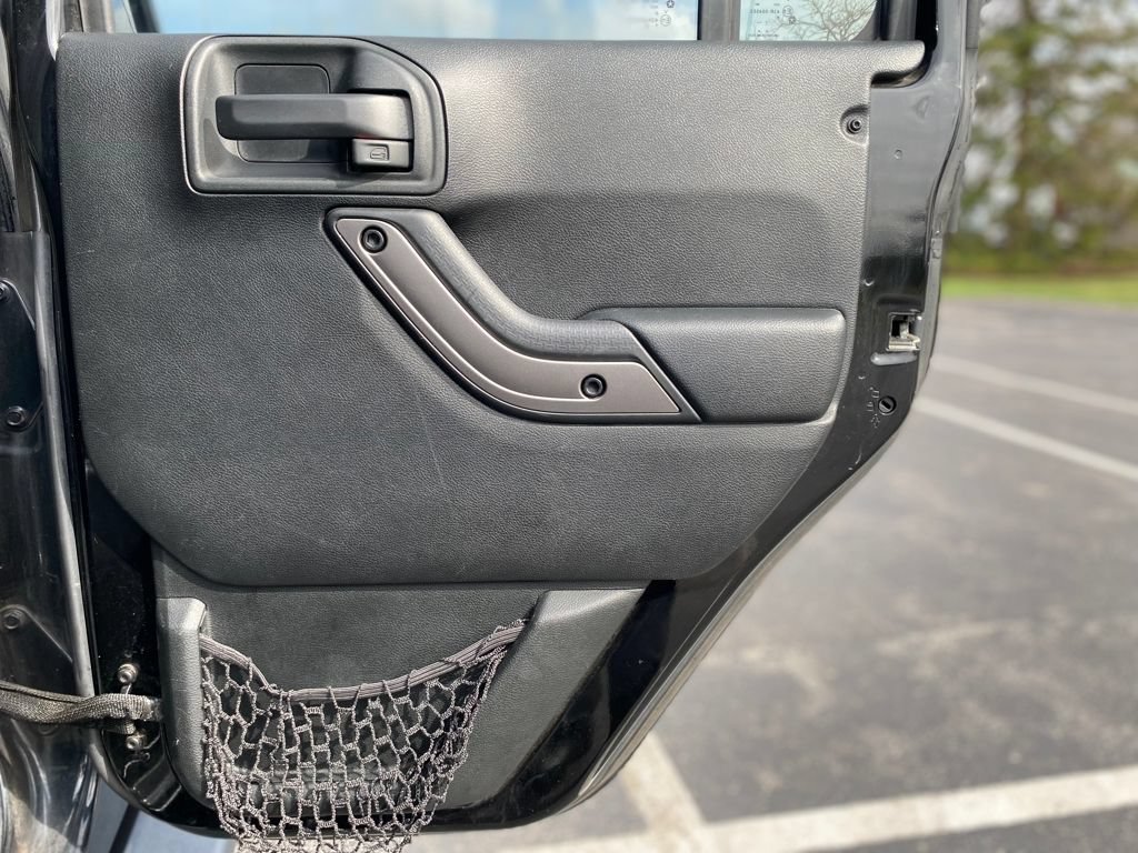 Used 2018 Jeep Wrangler Unlimited Sahara AWD/4WD image 13