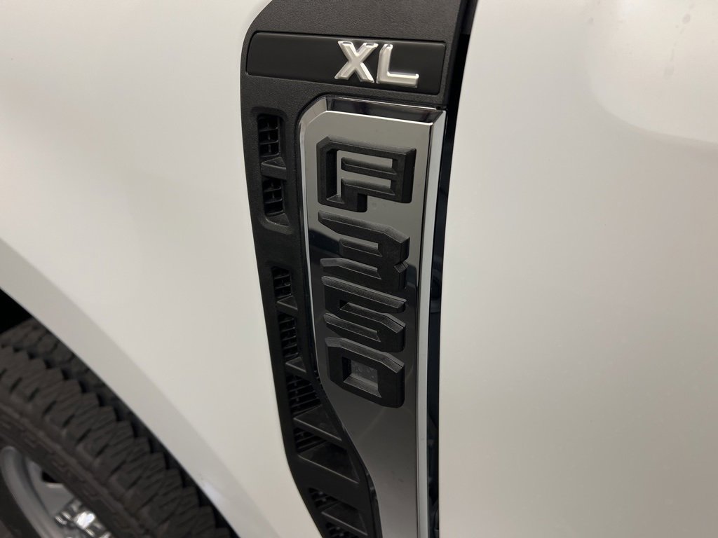 New 2026 Ford F350 XL w/ XL Chrome Package image 28