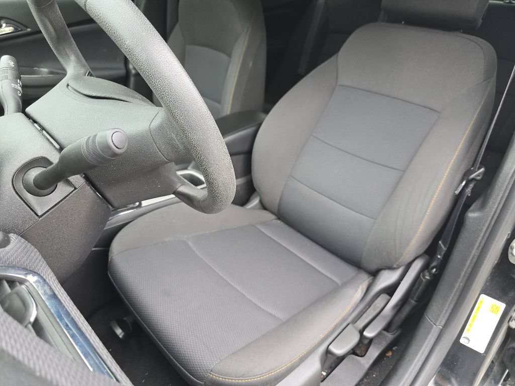 Used 2018 Chevrolet Cruze LS FWD image 17