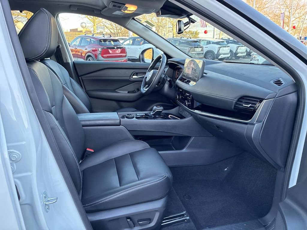 Used 2024 Nissan Rogue SL w/ SL Premium Package image 10