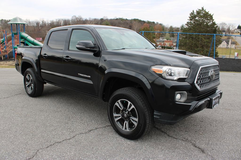 Used 2019 Toyota Tacoma TRD Sport image 2