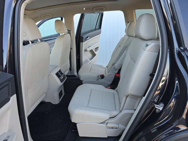 Used 2021 Volkswagen Atlas SEL R-Line FWD image 32