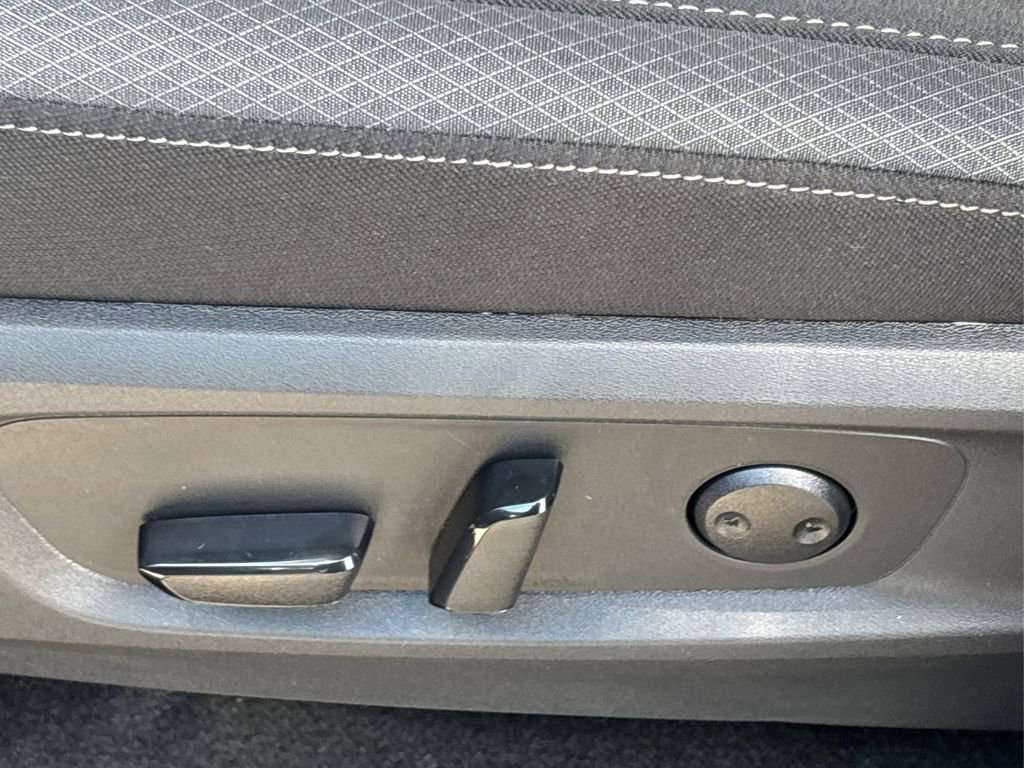 New 2025 Nissan Pathfinder SV w/ Black Appearance Package image 39