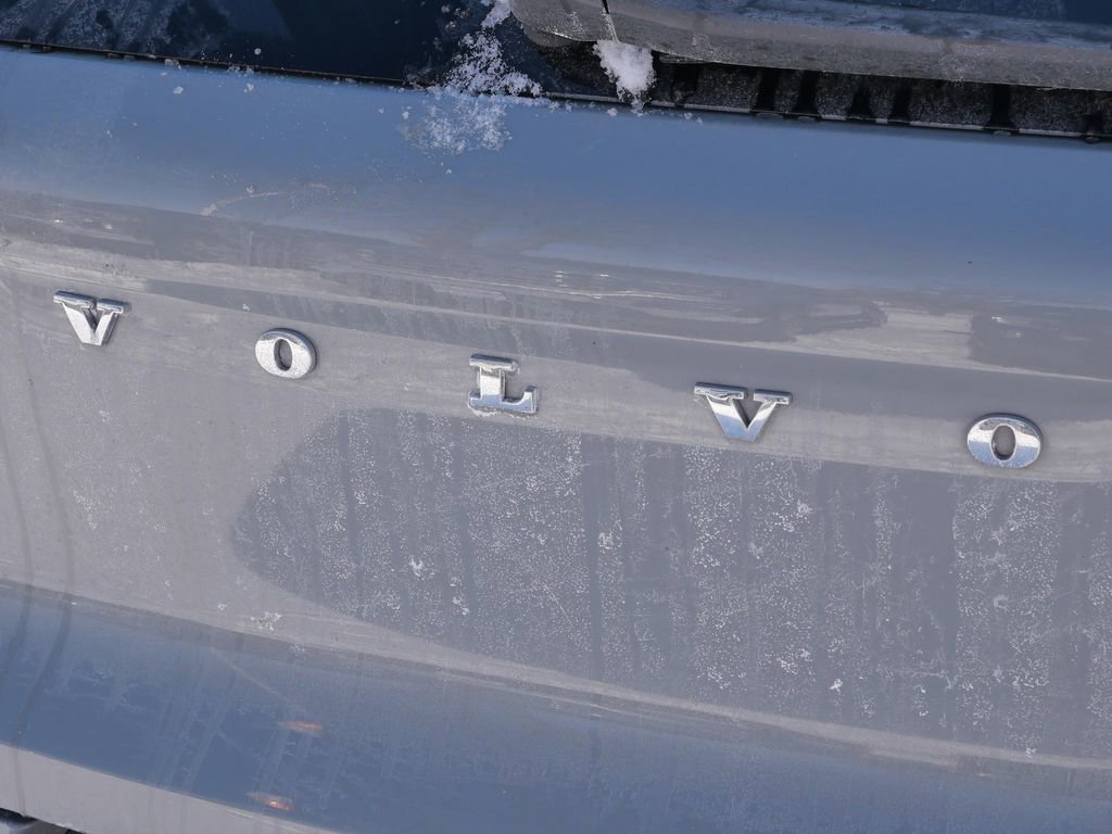 Used 2024 Volvo XC40 B5 Core image 9